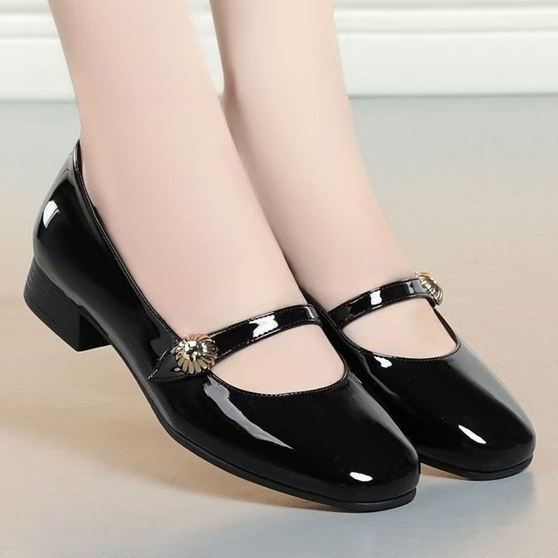 レディース用、光沢のある特許皮革を使用した、秋にぴったりのス - Womens Heels のレビューと価格