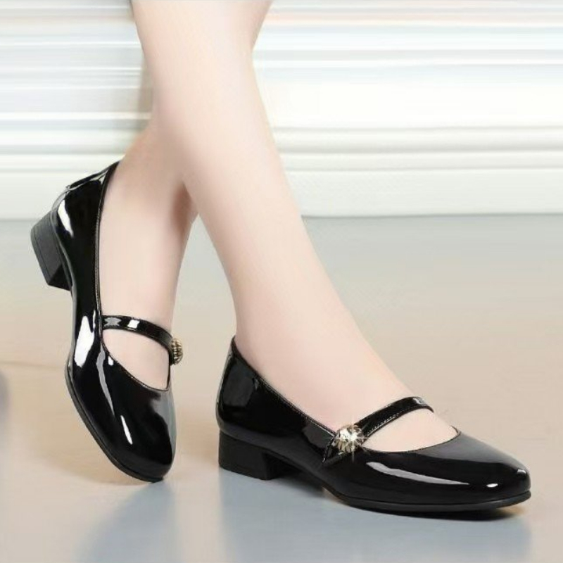 レディース用、光沢のある特許皮革を使用した、秋にぴったりのス - Womens Heels のレビューと価格