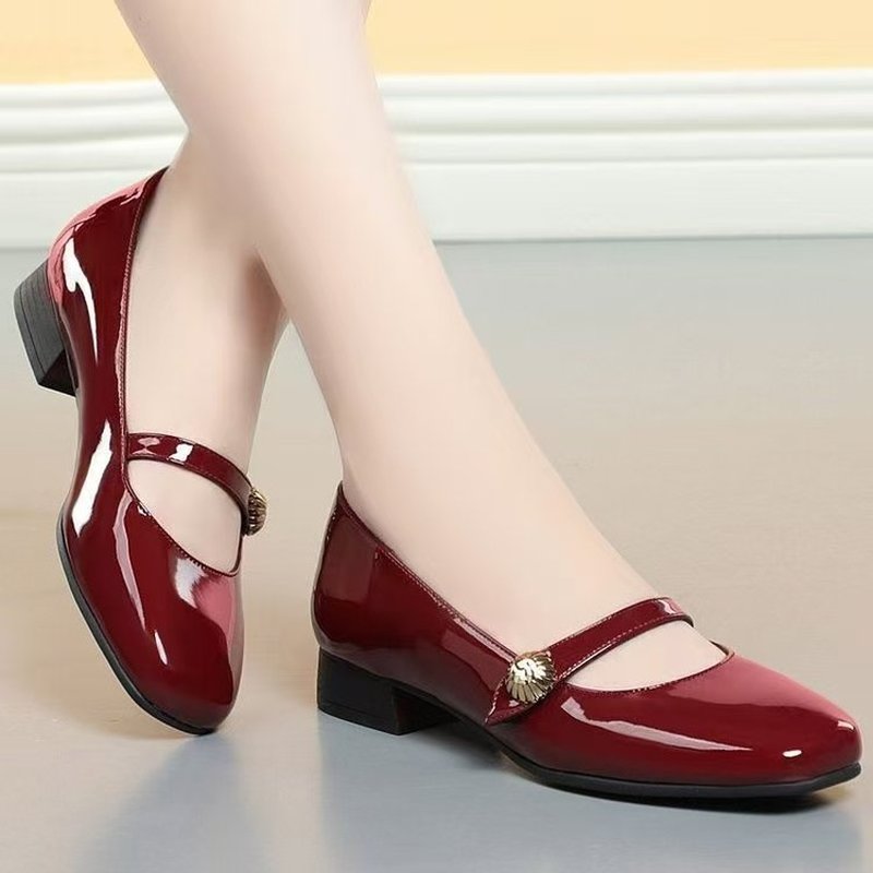 レディース用、光沢のある特許皮革を使用した、秋にぴったりのス - Womens Heels のレビューと価格